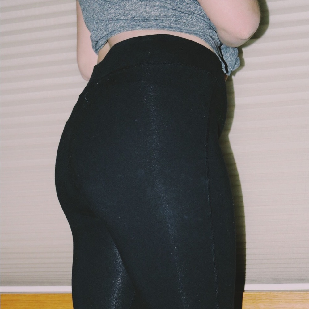 gap form fitting black leggings